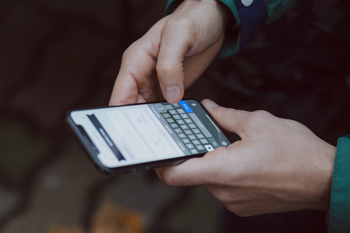 Direktor pita AI asistenta s mobitela — informacije o poslovanju u 10 sekundi, prije sastanka s klijentom